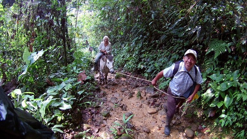 On horseback to the lodge