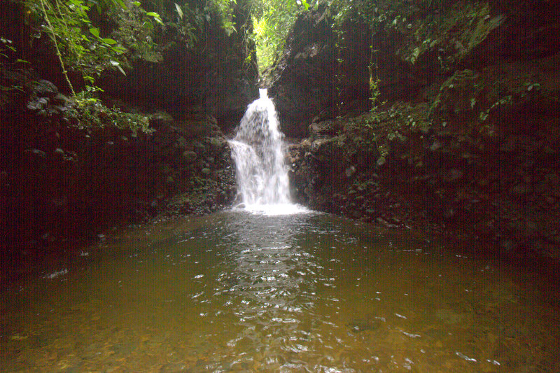 Waterval met zwempoel